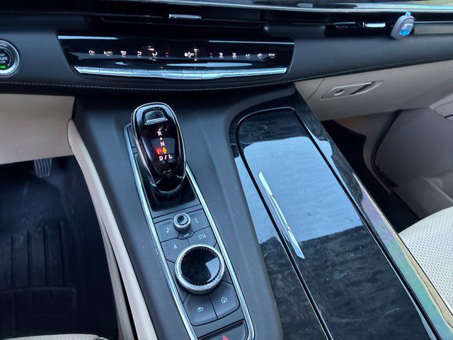 Used 2023 Cadillac Escalade Premium Luxury AWD/4WD image 16