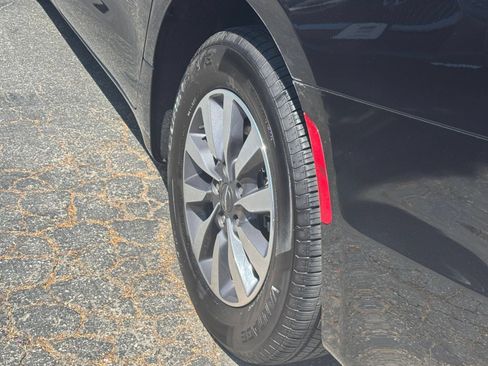 Used 2023 Chrysler Pacifica Touring-L FWD image 28