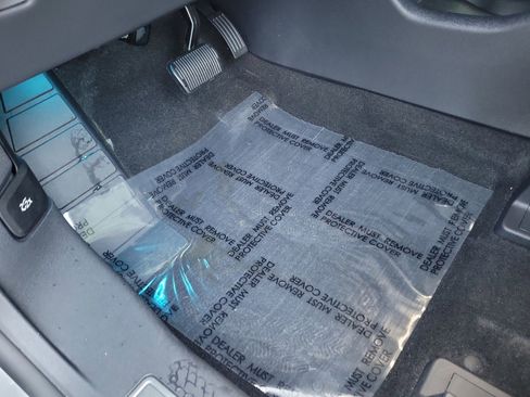 Used 2025 Lincoln Nautilus Reserve image 16