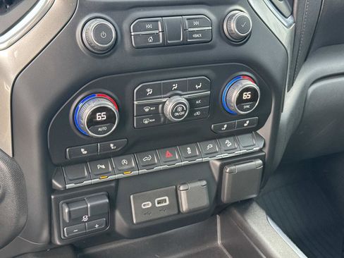 Used 2021 Chevrolet Silverado 1500 LT Trail Boss w/ Convenience Package II image 24