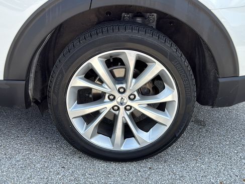 Used 2022 Ford Explorer Platinum w/ Equipment Group 601A AWD/4WD image 32