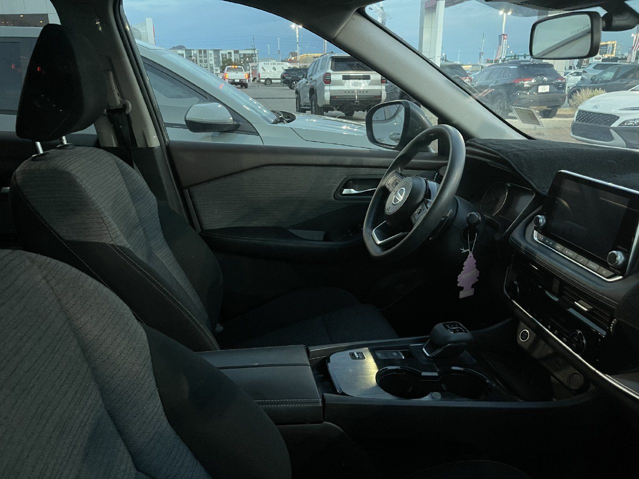 Used 2021 Nissan Rogue SV FWD image 5
