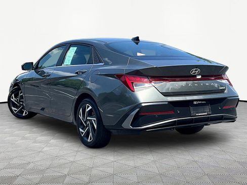 Used 2024 Hyundai Elantra Limited FWD image 4