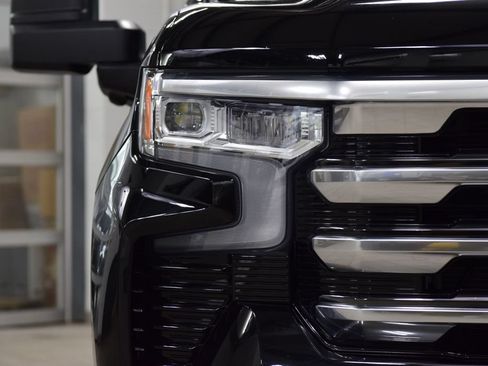 Used 2024 Chevrolet Silverado 1500 High Country w/ High Country Premium Package AWD/4WD image 12