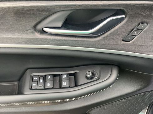 Used 2024 Jeep Grand Cherokee L Limited image 12