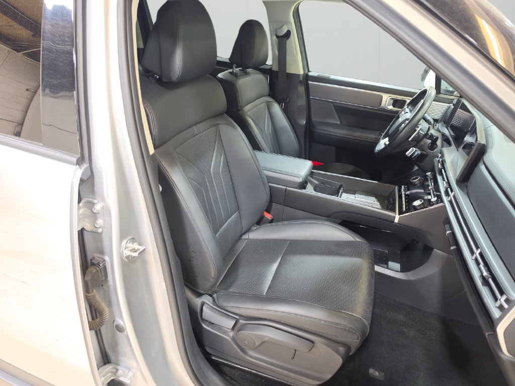 Used 2025 Hyundai Santa Fe SEL AWD/4WD image 15