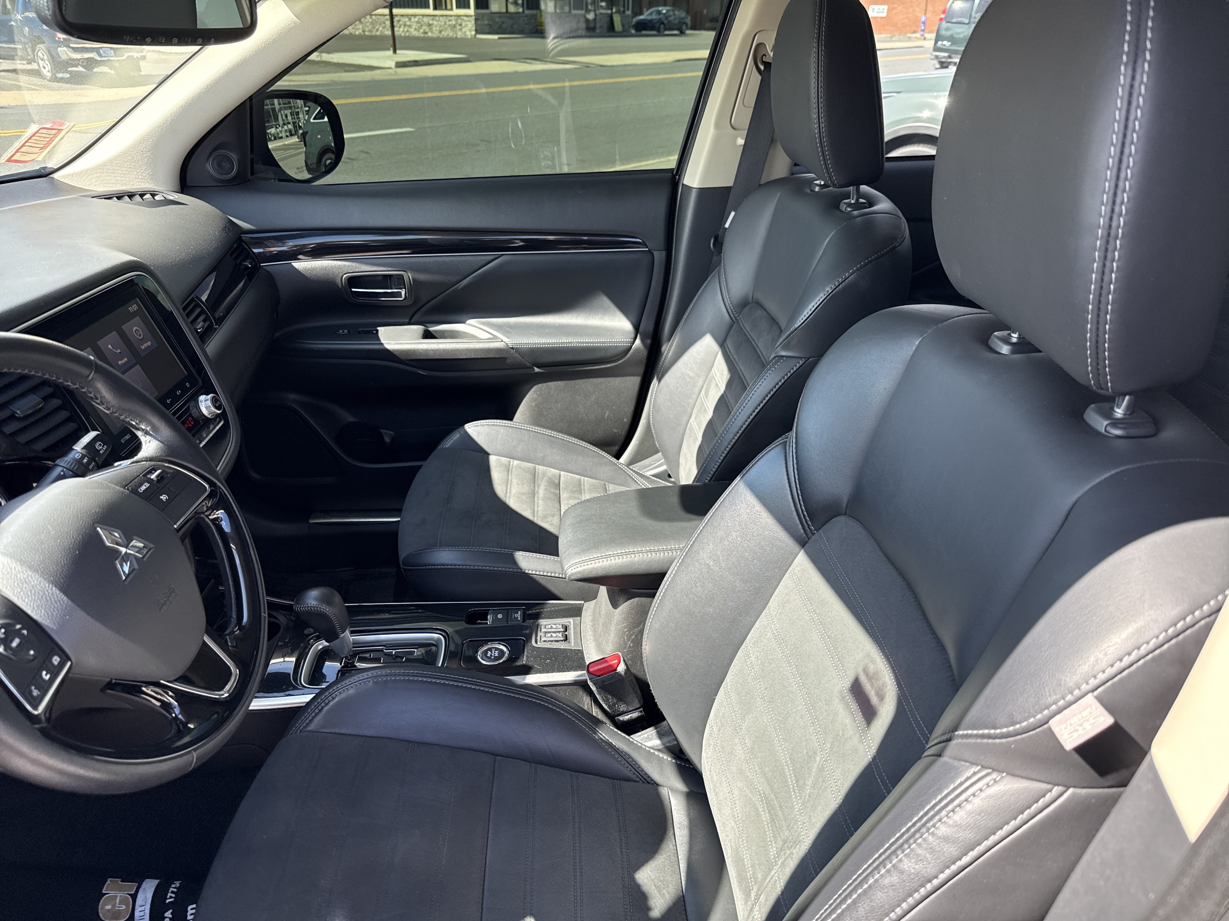 Used 2020 Mitsubishi Outlander SE AWD/4WD image 12