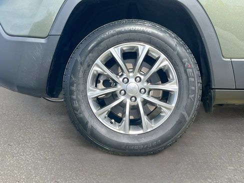 Certified 2021 Jeep Cherokee Latitude Plus AWD/4WD image 27