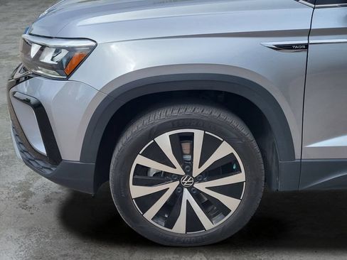 Used 2023 Volkswagen Taos SE w/ Panoramic Sunroof Package FWD image 8