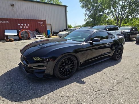 Used 2019 Ford Mustang GT RWD image 2