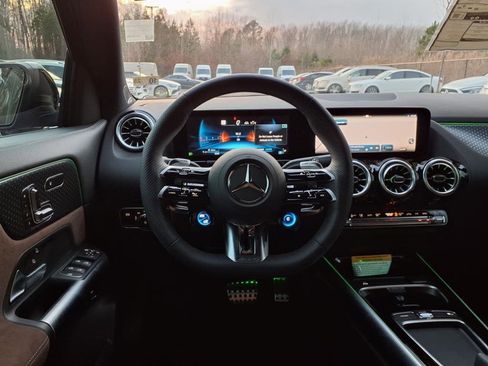 Used 2025 Mercedes-Benz GLA 35 AMG 4MATIC image 12
