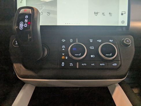 New 2026 Land Rover Defender 130 X-Dynamic SE image 22