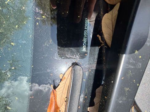 Used 2025 Nissan Versa SV image 9