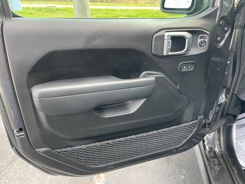 Used 2025 Jeep Gladiator Sport image 20