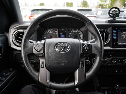 Used 2019 Toyota Tacoma TRD Off-Road image 18