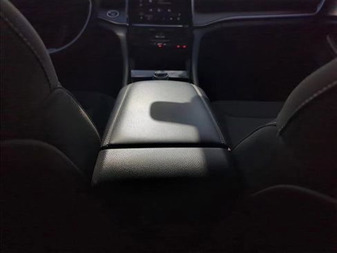 Used 2025 Jeep Grand Cherokee Laredo w/ Luxury Tech Group I image 13