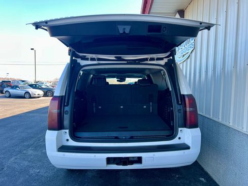 Used 2018 Chevrolet Suburban LT image 5