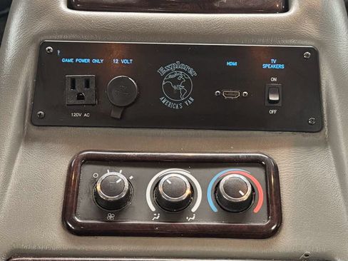 Used 2014 Chevrolet Express 2500 Extended RWD image 31