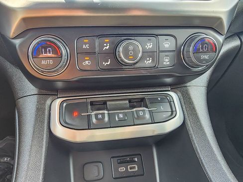 Certified 2023 GMC Acadia SLT image 14