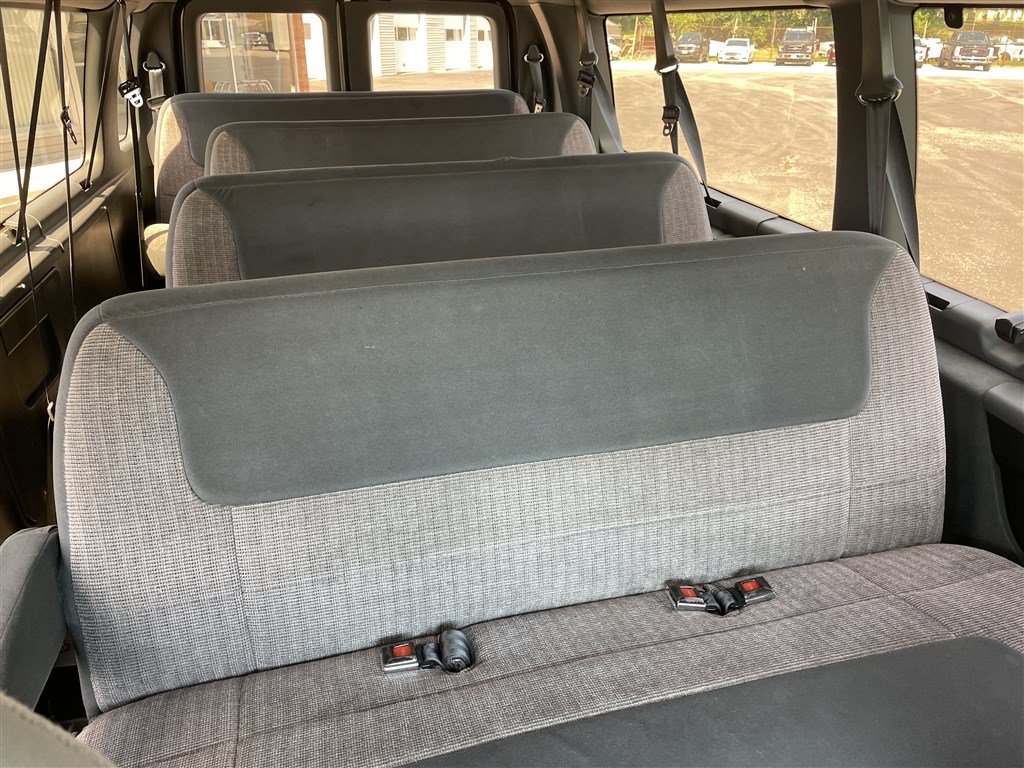 Used 2000 Ford E-350 and Econoline 350 XLT RWD image 16