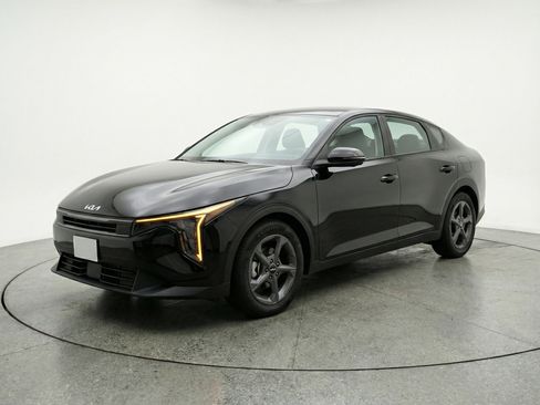 Used 2025 Kia K4 FWD image 1