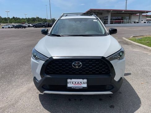 Used 2025 Toyota Corolla Cross LE w/ Moonroof Package FWD image 2