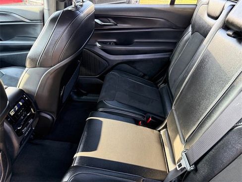 Used 2024 Jeep Grand Cherokee L Laredo image 29