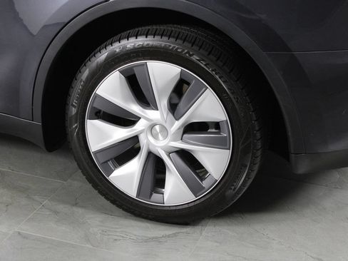 Used 2024 Tesla Model Y Long Range AWD/4WD image 14