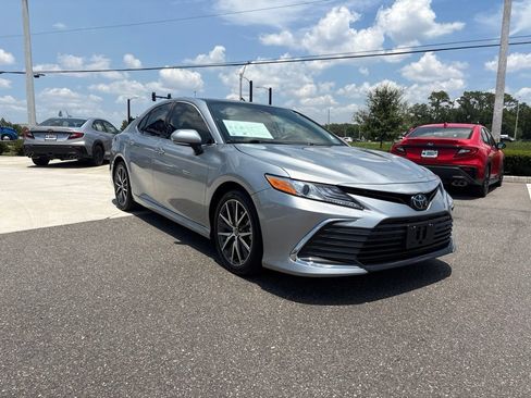 Used 2024 Toyota Camry XLE FWD image 3