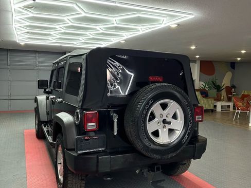 Used 2010 Jeep Wrangler Unlimited Sport image 4