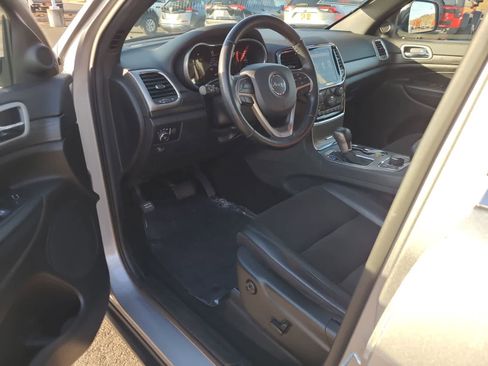 Used 2020 Jeep Grand Cherokee Laredo w/ Quick Order Package 2BN North image 10