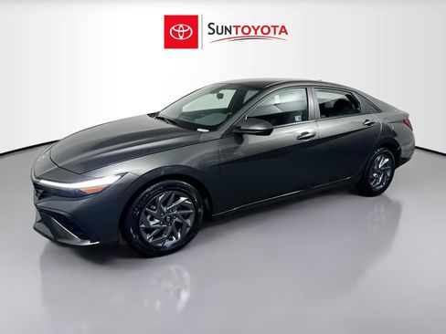Used 2024 Hyundai Elantra SEL FWD image 9