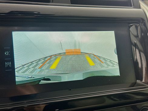 Used 2019 Land Rover Discovery HSE image 23