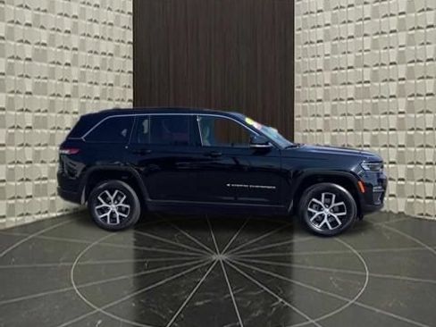 Certified 2025 Jeep Grand Cherokee Limited AWD/4WD image 3