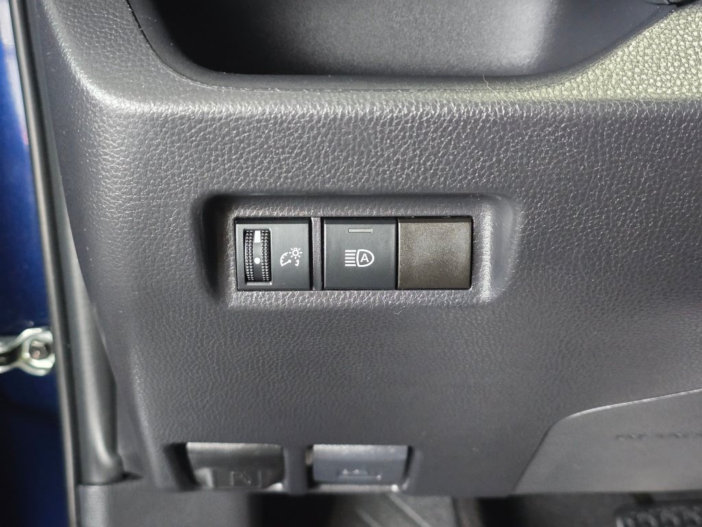 Used 2025 Toyota RAV4 XLE AWD/4WD image 23