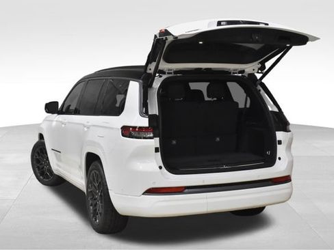 New 2026 Jeep Grand Cherokee L Summit w/ Obsidian Package image 32