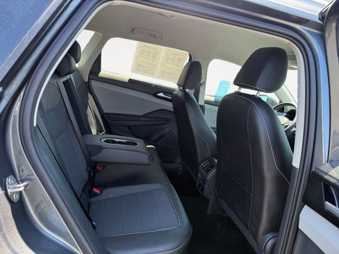 Used 2023 Volkswagen Taos SE FWD image 18