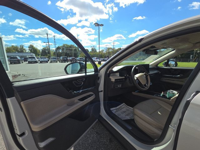 Used 2024 Lincoln Corsair AWD w/ Equipment Group 101A image 16