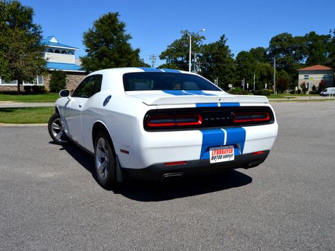 Used 2018 Dodge Challenger SXT image 6
