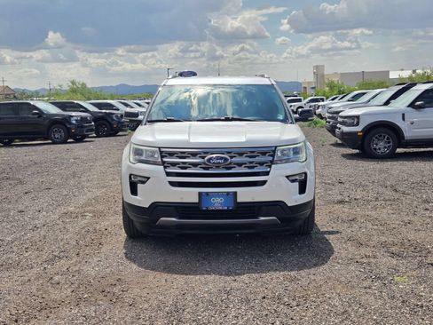 Used 2018 Ford Explorer XLT w/ Equipment Group 202A FWD image 2