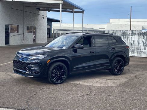 New 2026 Volkswagen Tiguan SE R-Line image 3