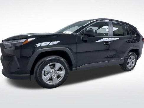 Certified 2024 Toyota RAV4 LE AWD/4WD image 5