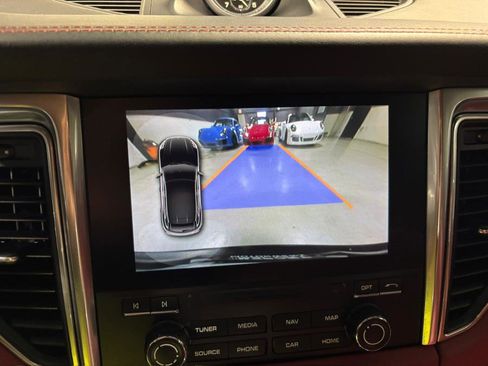 Used 2017 Porsche Macan Turbo image 11