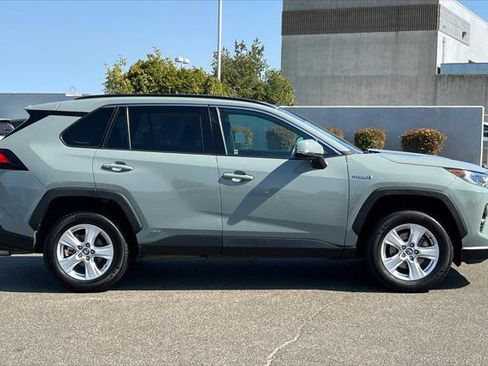 Certified 2020 Toyota RAV4 XLE w/ Convenience Package AWD/4WD image 6