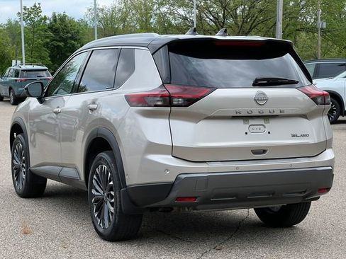 Used 2025 Nissan Rogue SL w/ Tech Package AWD/4WD image 9