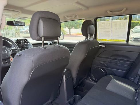 Used 2017 Jeep Patriot Sport AWD/4WD image 28