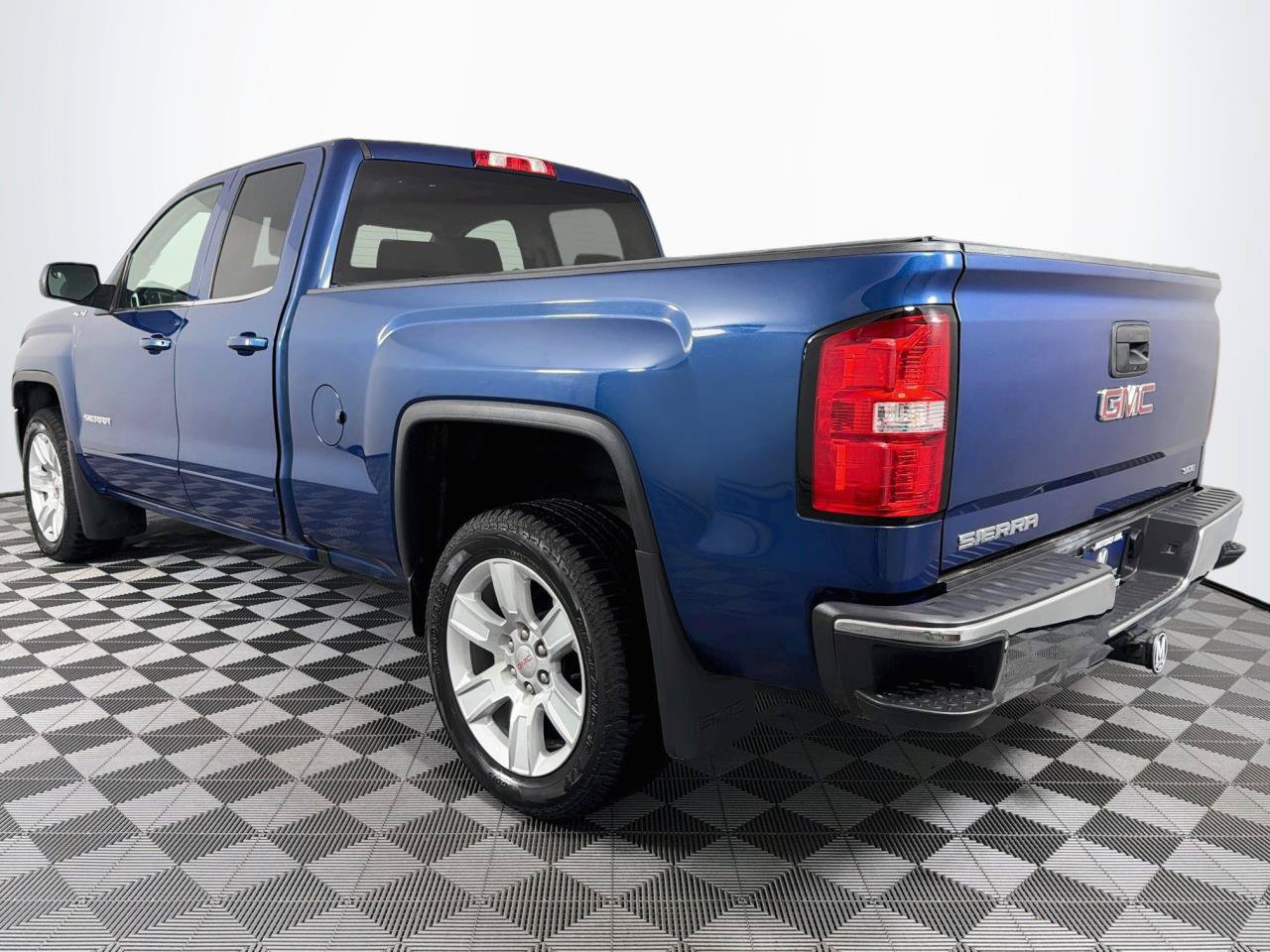 Used 2017 GMC Sierra 1500 SLE AWD/4WD image 8