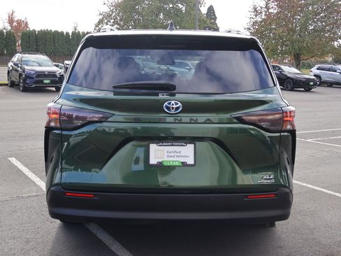 Used 2024 Toyota Sienna XLE image 6
