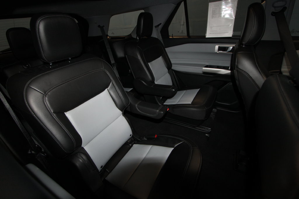 Used 2024 Ford Explorer XLT w/ Equipment Group 202A AWD/4WD image 23