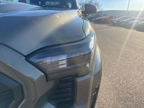 Used 2025 Toyota Tacoma TRD Sport image 9